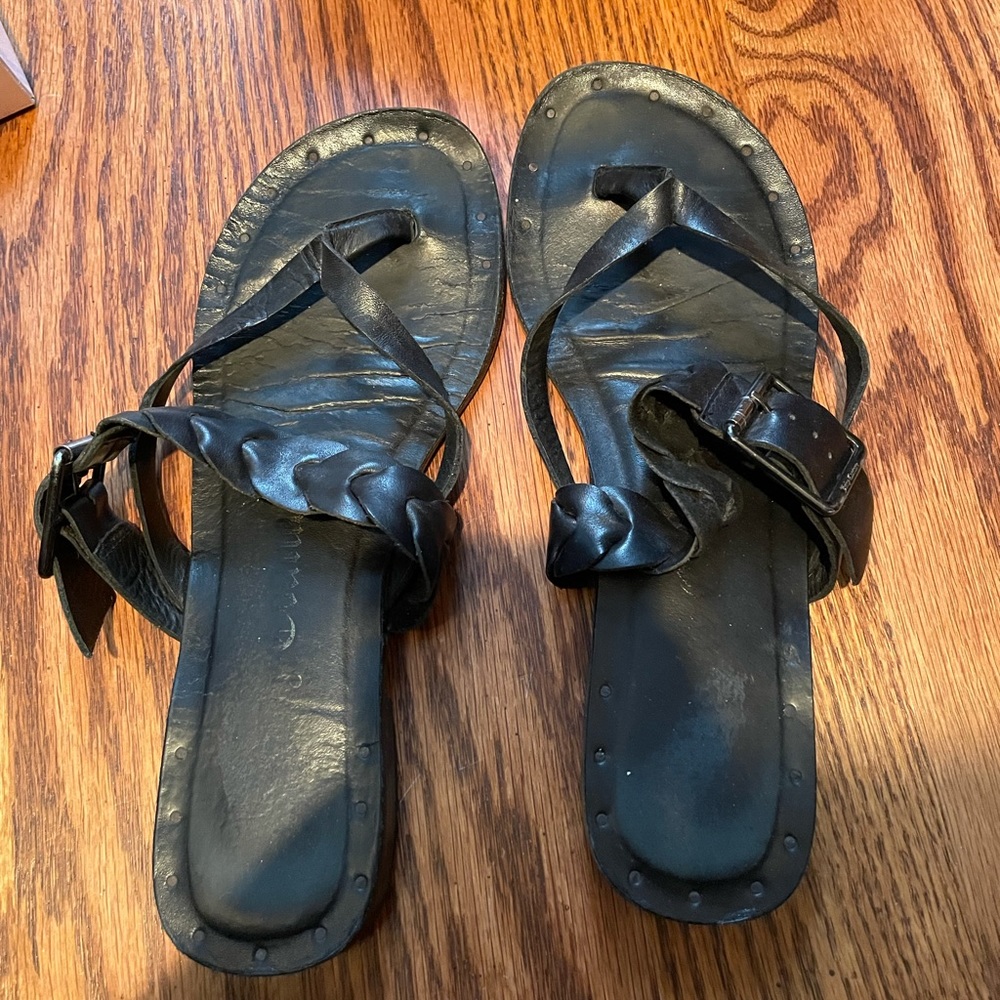 JUICY COUTURE Leather Braided Flat Sandals Size 7